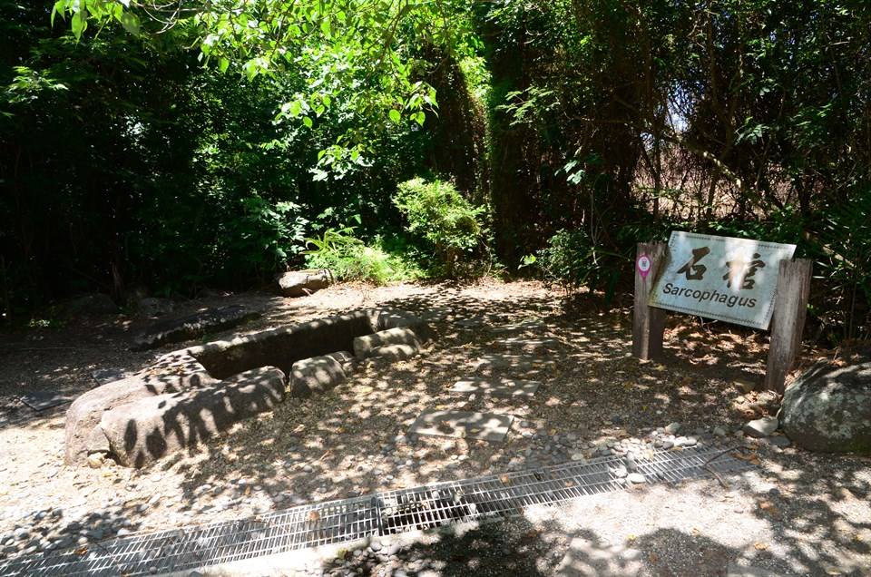 都蘭遺址（巨石文化遺跡）